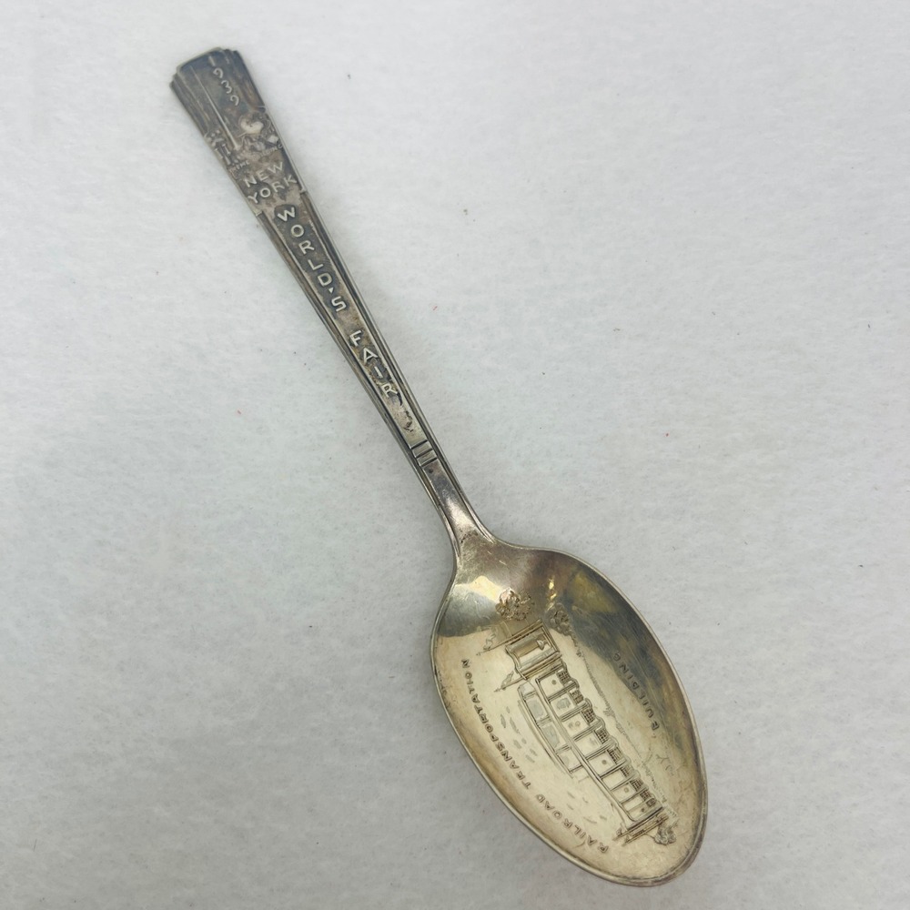 Vintage 1939 New York World's Fair Souvenir Spoon Railroad Building Silver GOOD